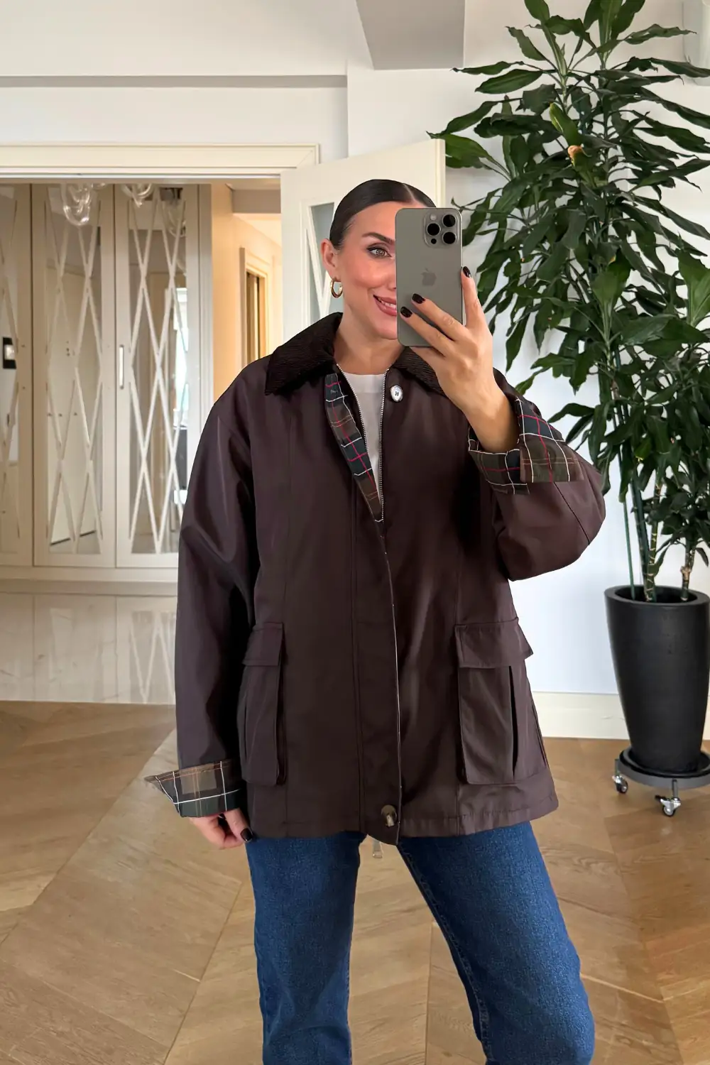 Kadife Yaka Ekose Detaylı Kadın Mont 1