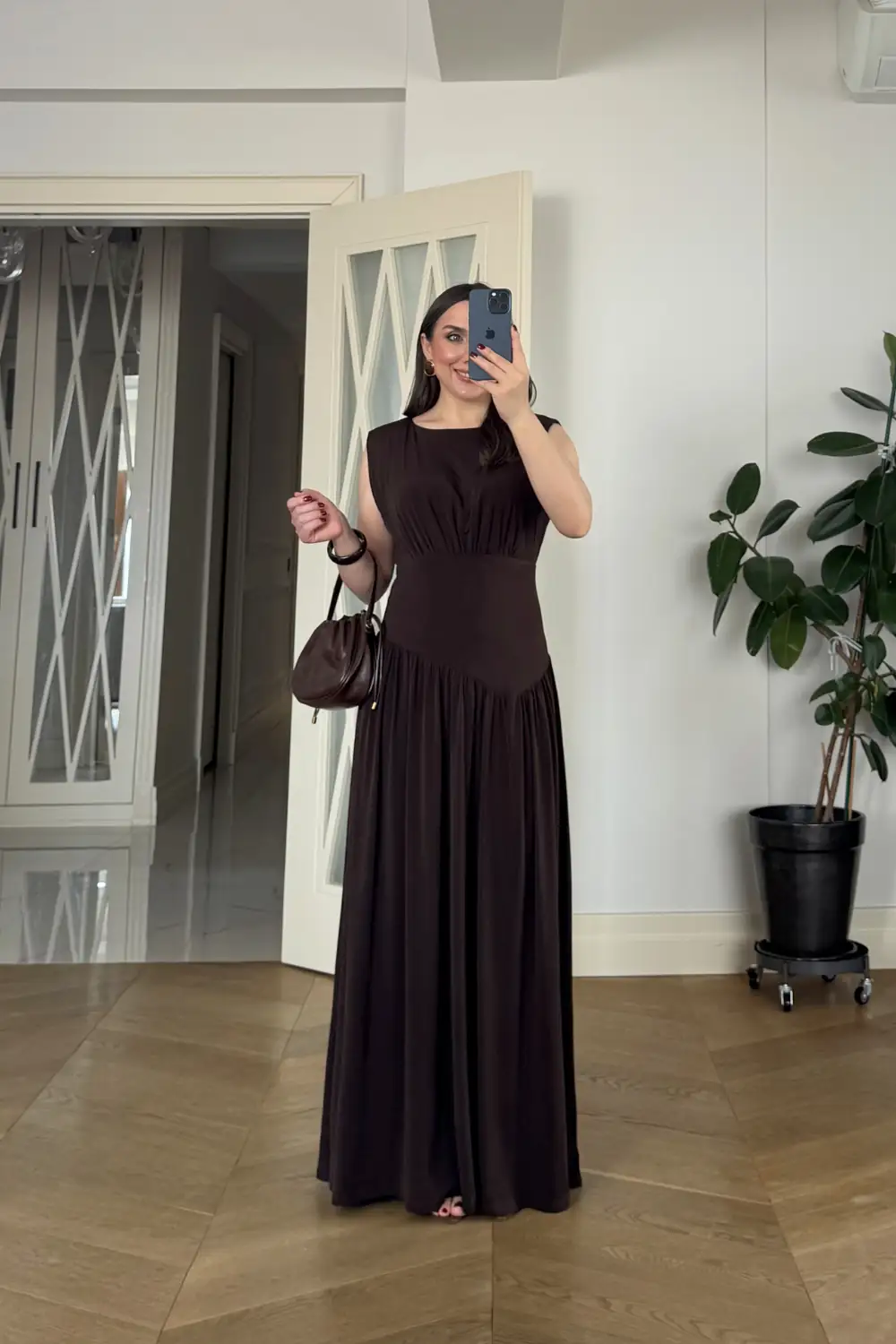 Büzgü Detaylı Sıfır Kol Uzun Elbise 3