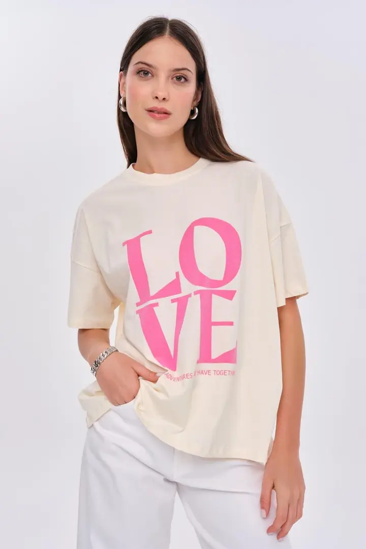 Bisiklet Yaka Love Baskılı Kadın Tişört 3