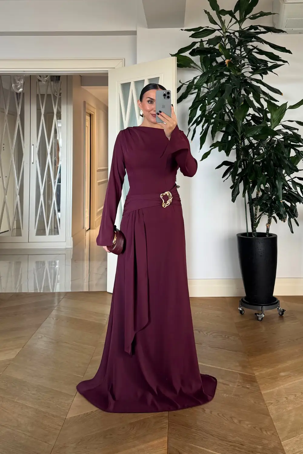 Kayık Yaka Tokalı Uzun Elbise 5