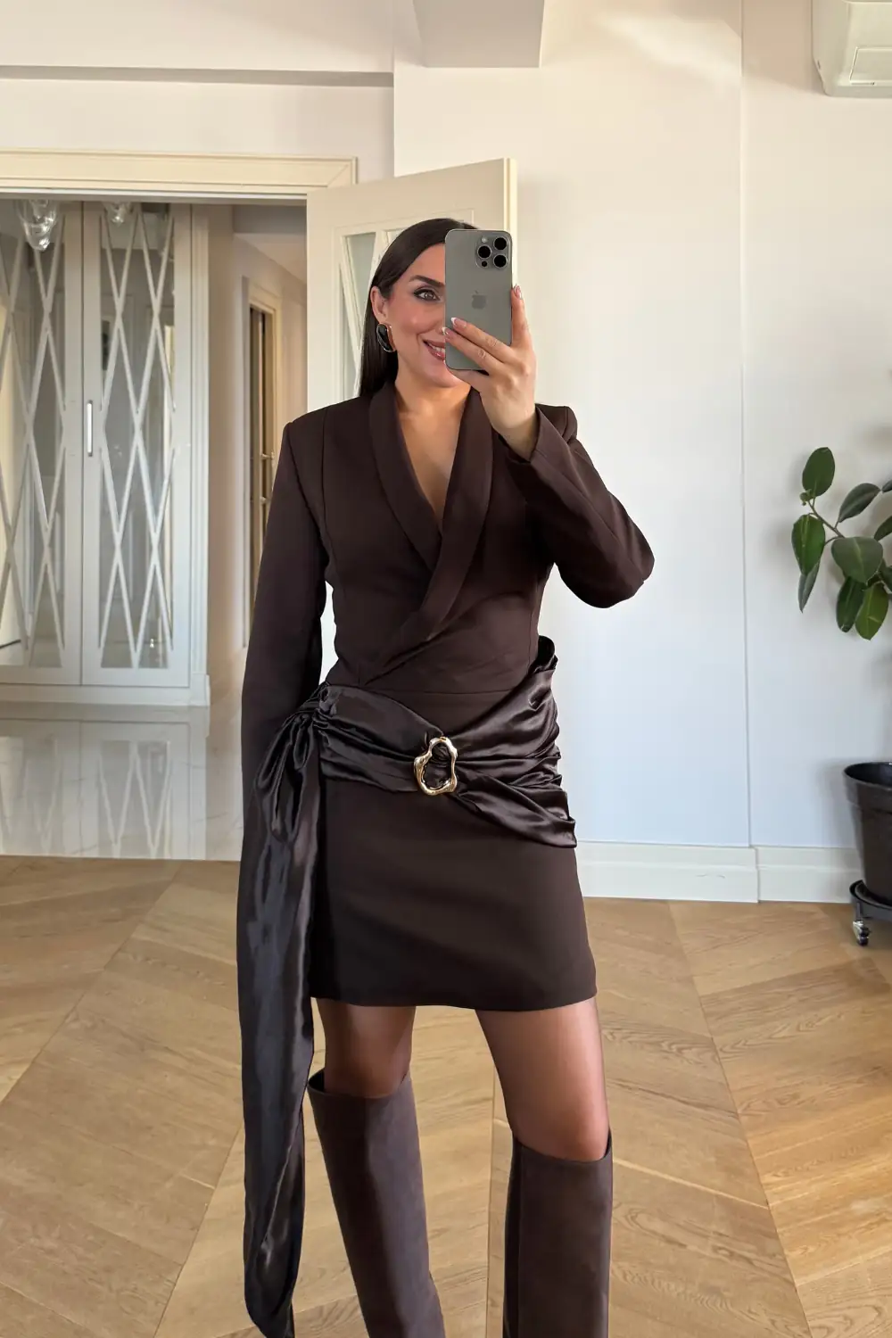 Kruvaze Yaka Toka Detaylı Mini Elbise 3