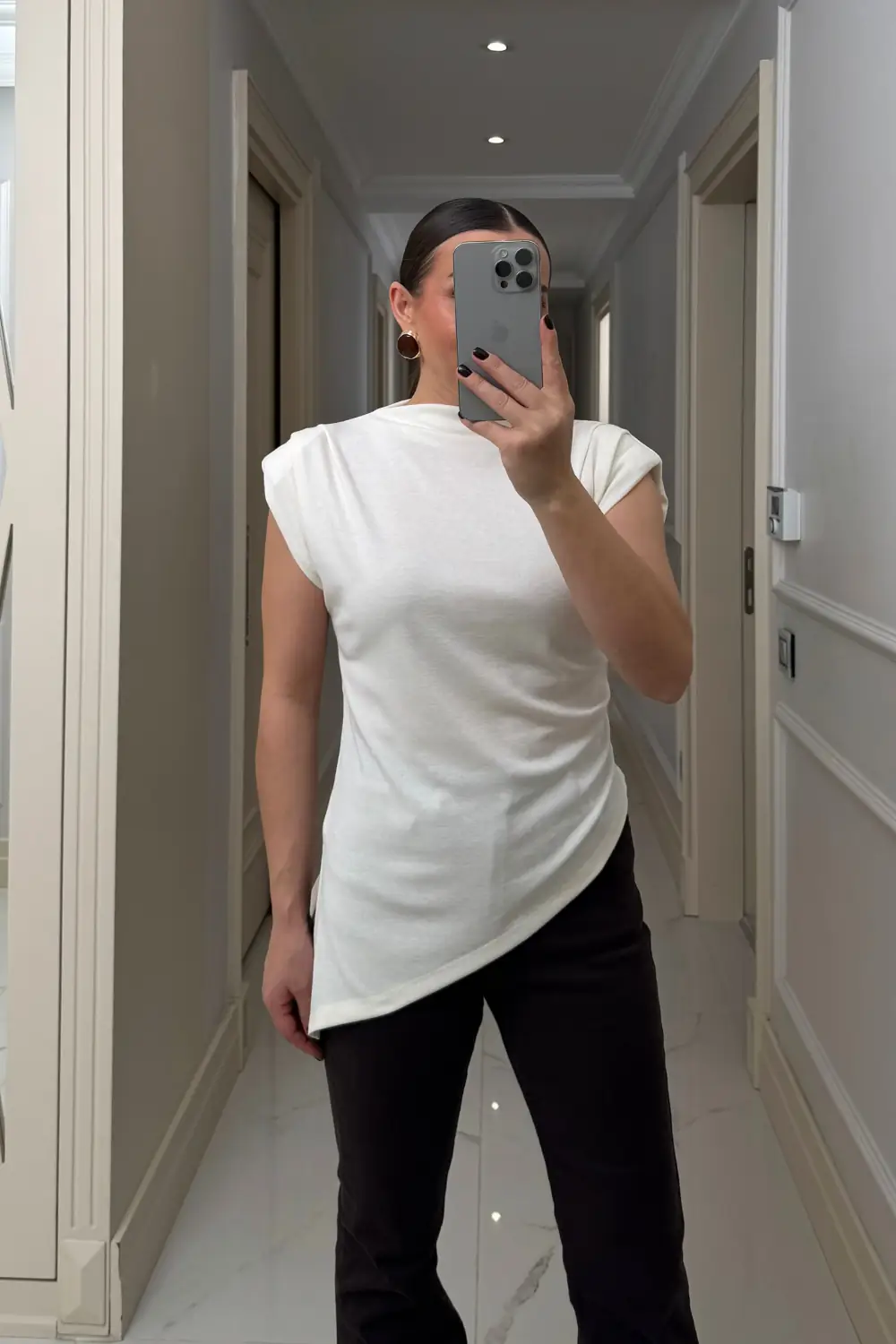 Vatkalı Asimetrik Sıfır Kol Bluz 1