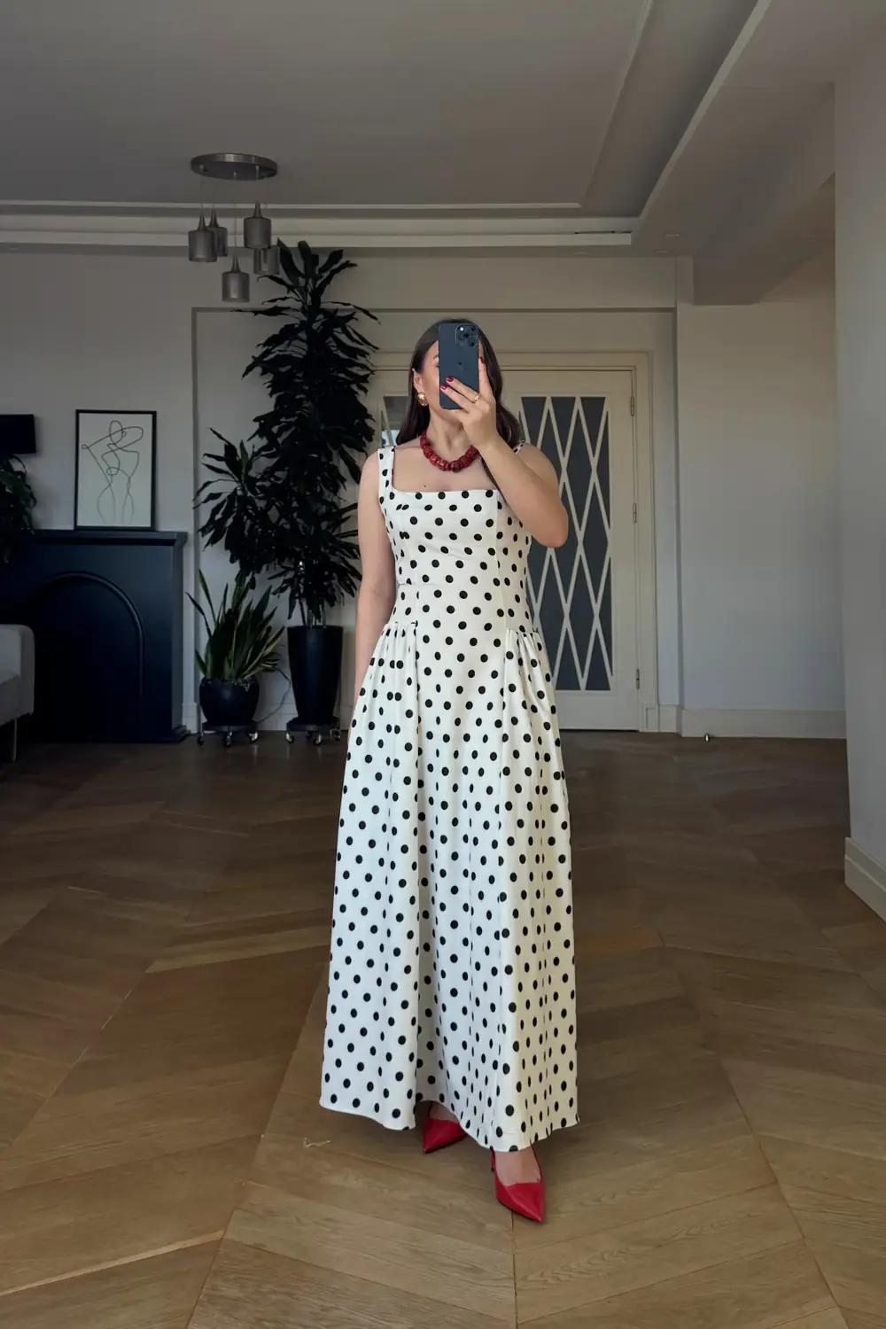 Kare Yaka Puantiyeli Askılı Midi Elbise 2