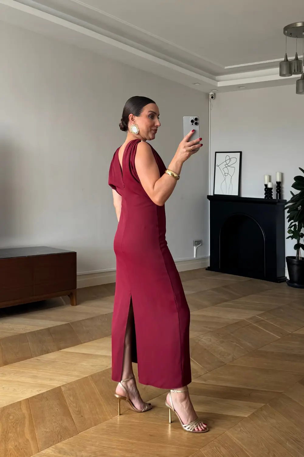 V Yaka Toka Detaylı Midi Elbise 5