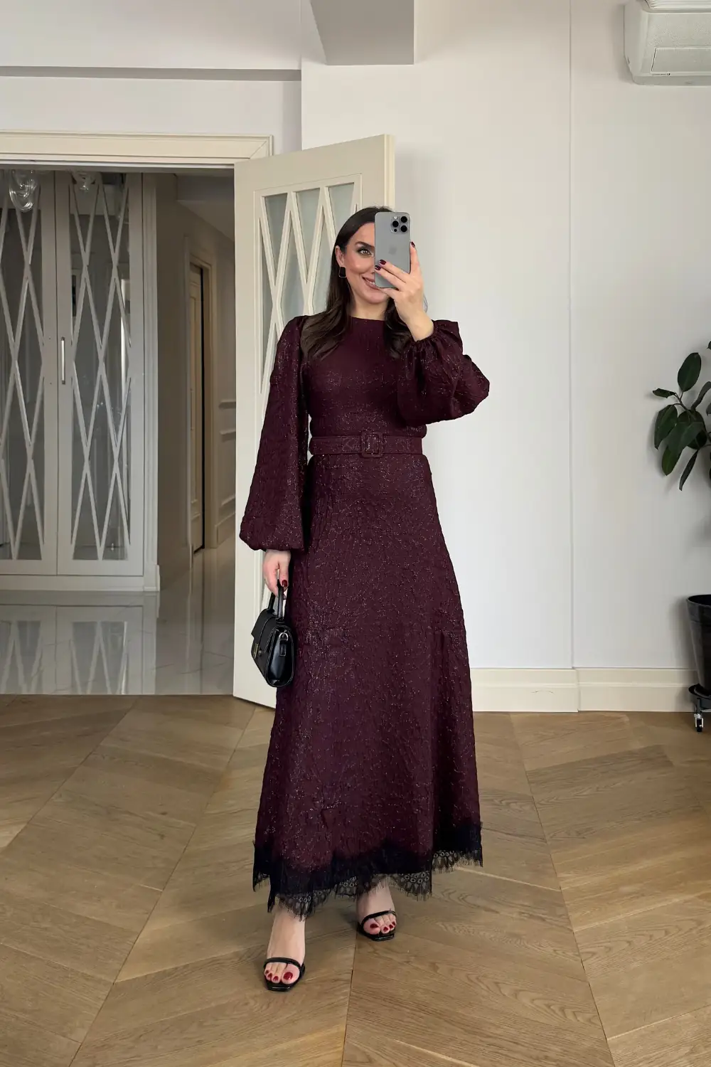 Dantel Detaylı Kabartma Desenli Uzun Elbise 4