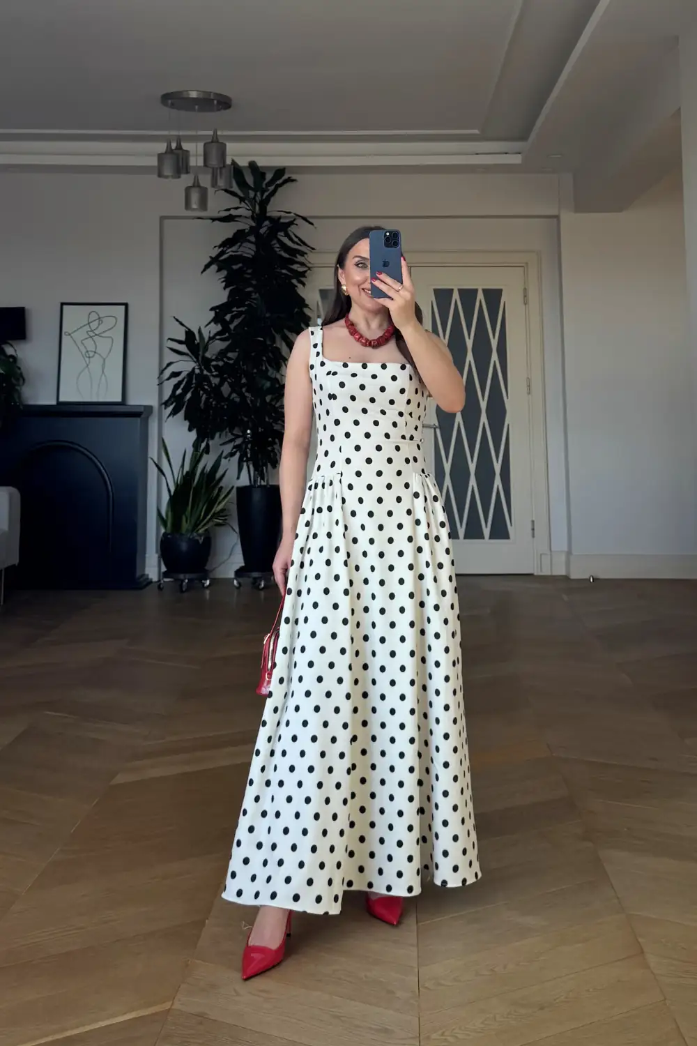 Kare Yaka Puantiyeli Askılı Midi Elbise 1