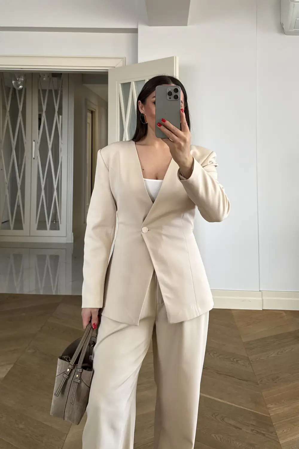 Yakasız Vücuda Oturan Blazer Kadın Ceket - Bej