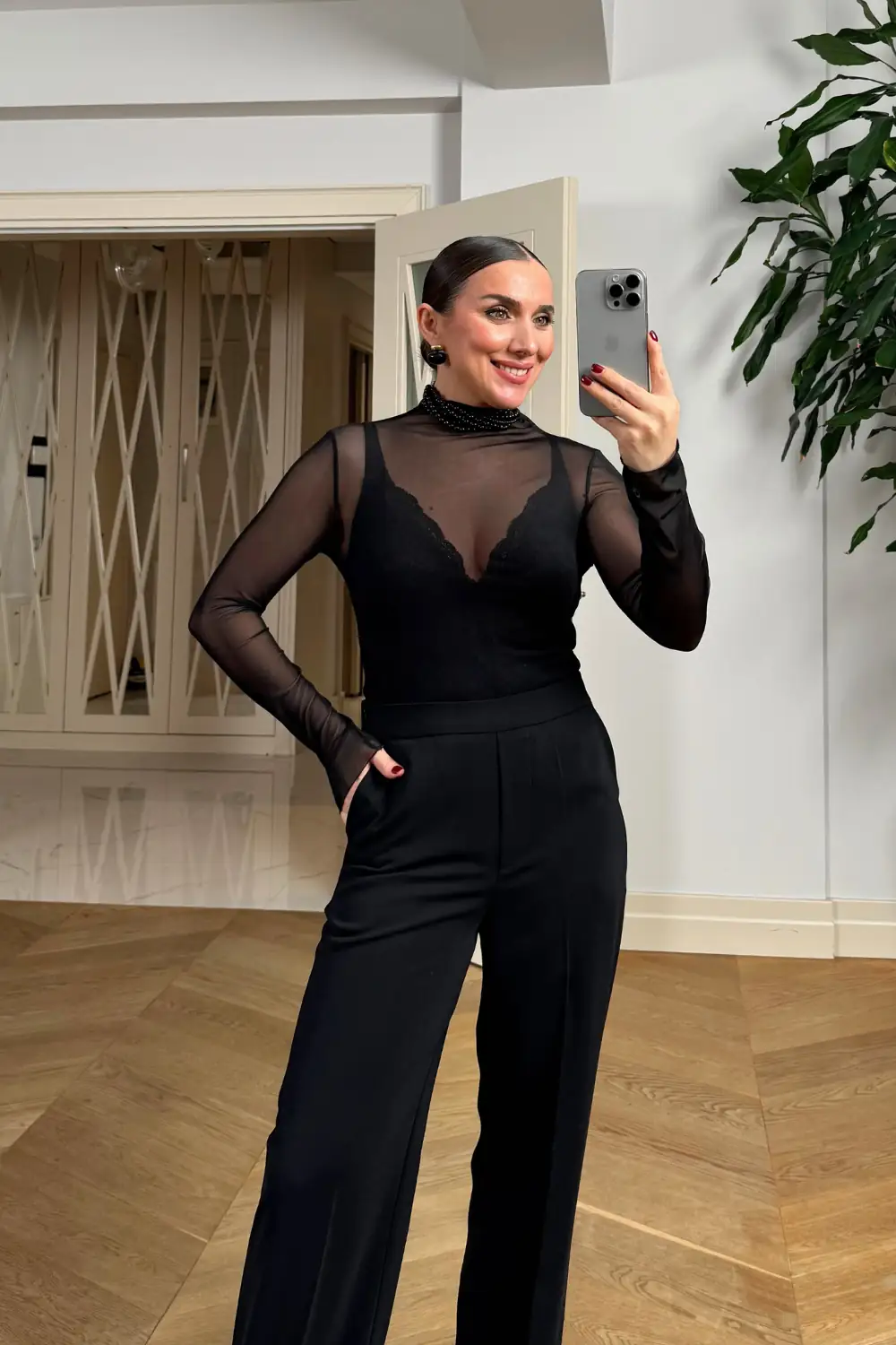 Dik Yaka Transparan Tül Bluz 1