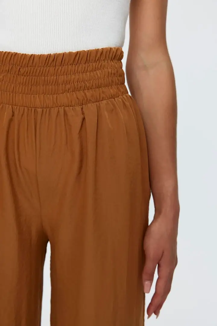 Geniş Paça Dökümlü Kadın Pantolon 6
