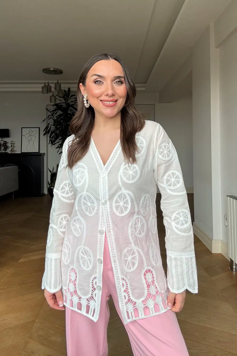 Kroşe Nakışlı V Yaka Kadın Gömlek - Ekru