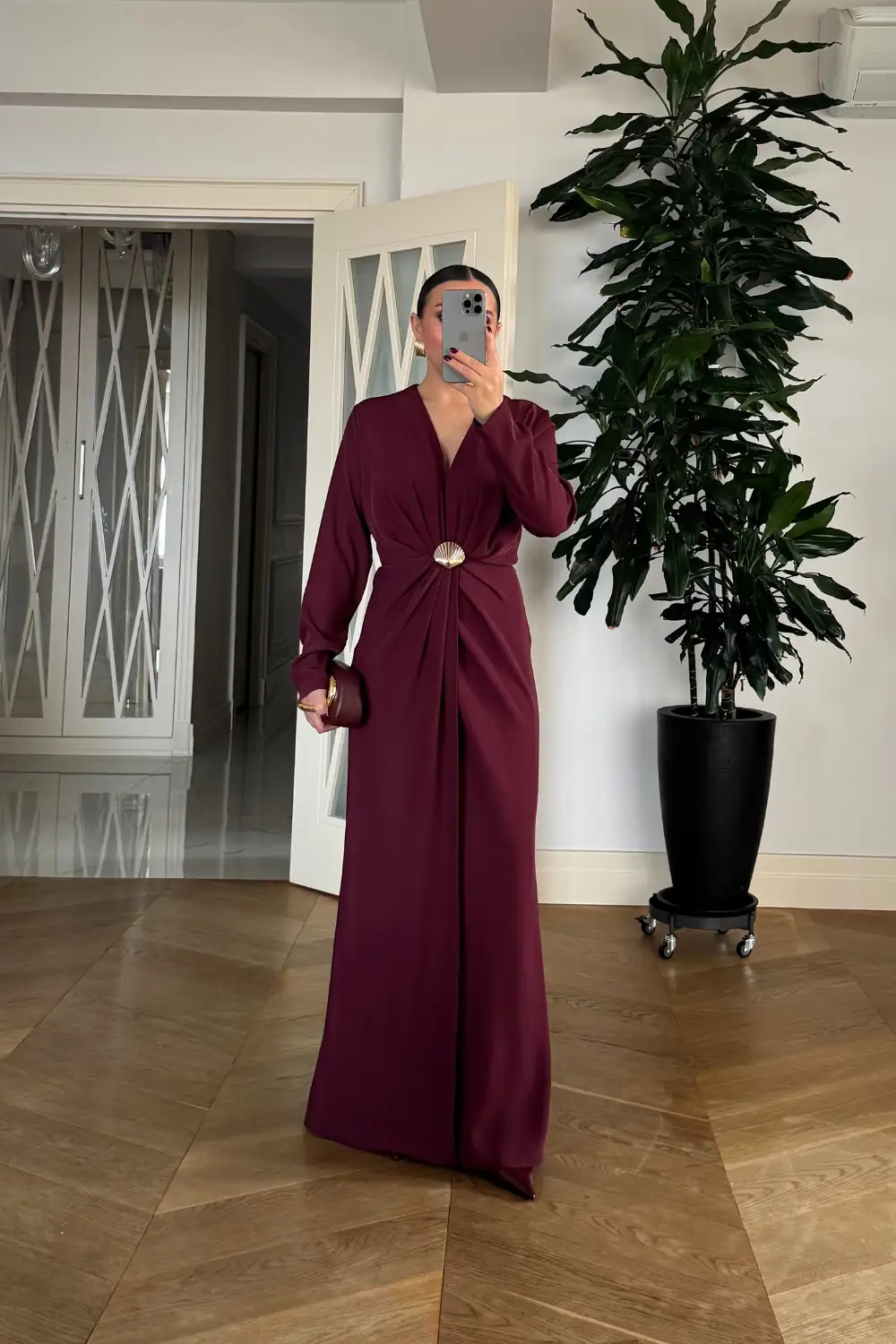 V Yaka Toka Detaylı Uzun Kollu Elbise - BORDO