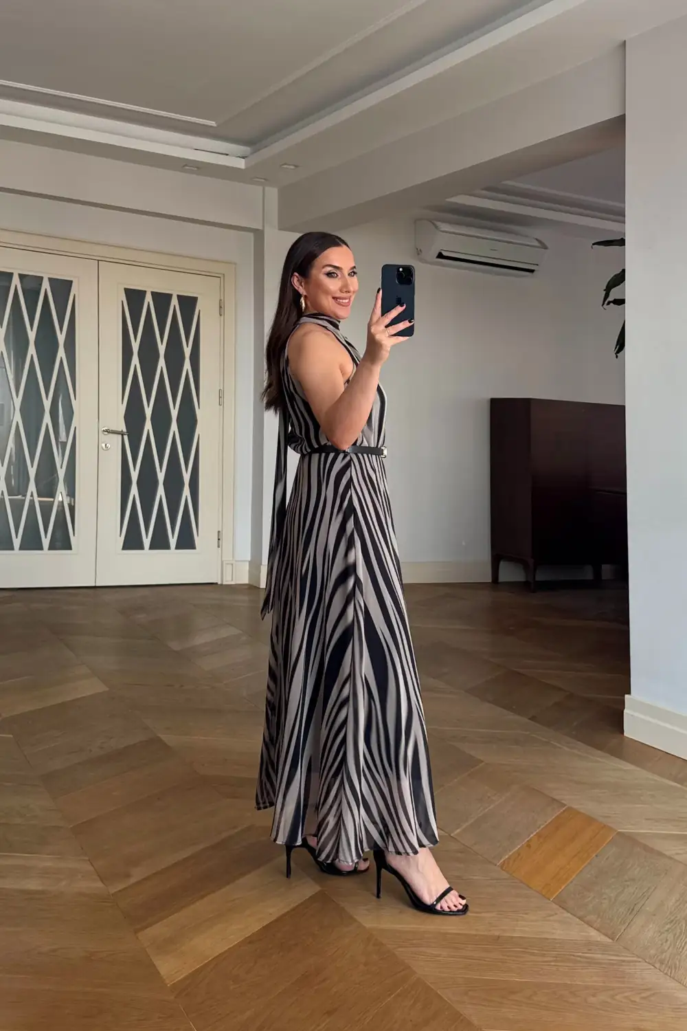 Halter Yaka Kemerli Şifon Midi Elbise - SİYAH
