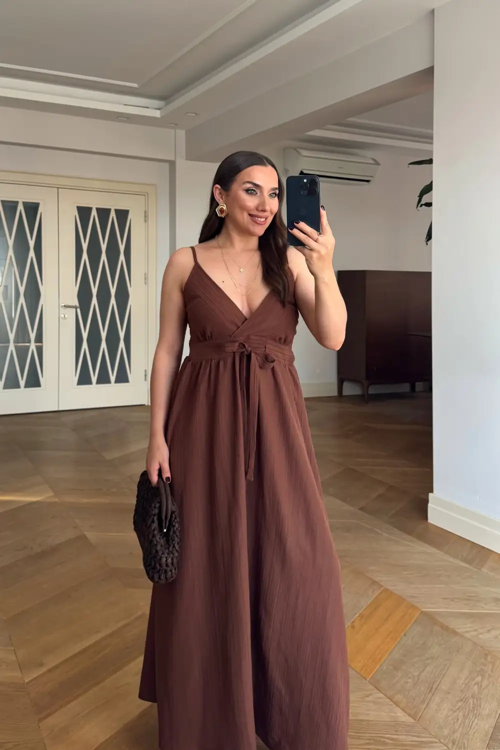 Beli Büzgülü Askılı Uzun Elbise - Kahverengi