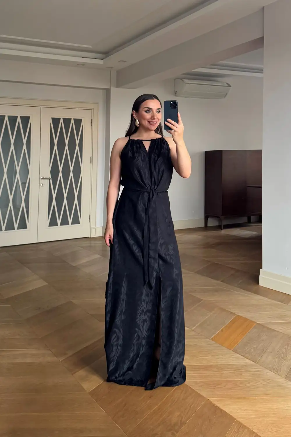 Halter yaka Bağlama Detaylı Uzun Elbise 5
